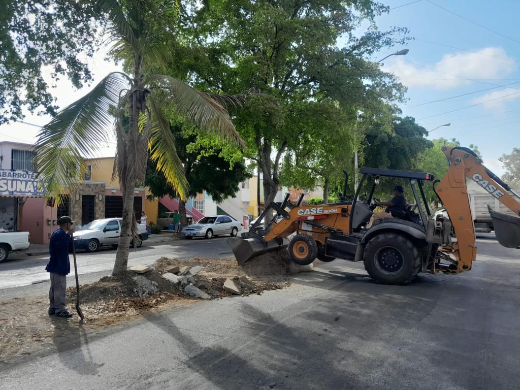 Retirarán escombros de camellones en Mazatlán, comienzan en la avenida Jabalíes tras petición en ‘Escuchando A La Gente’