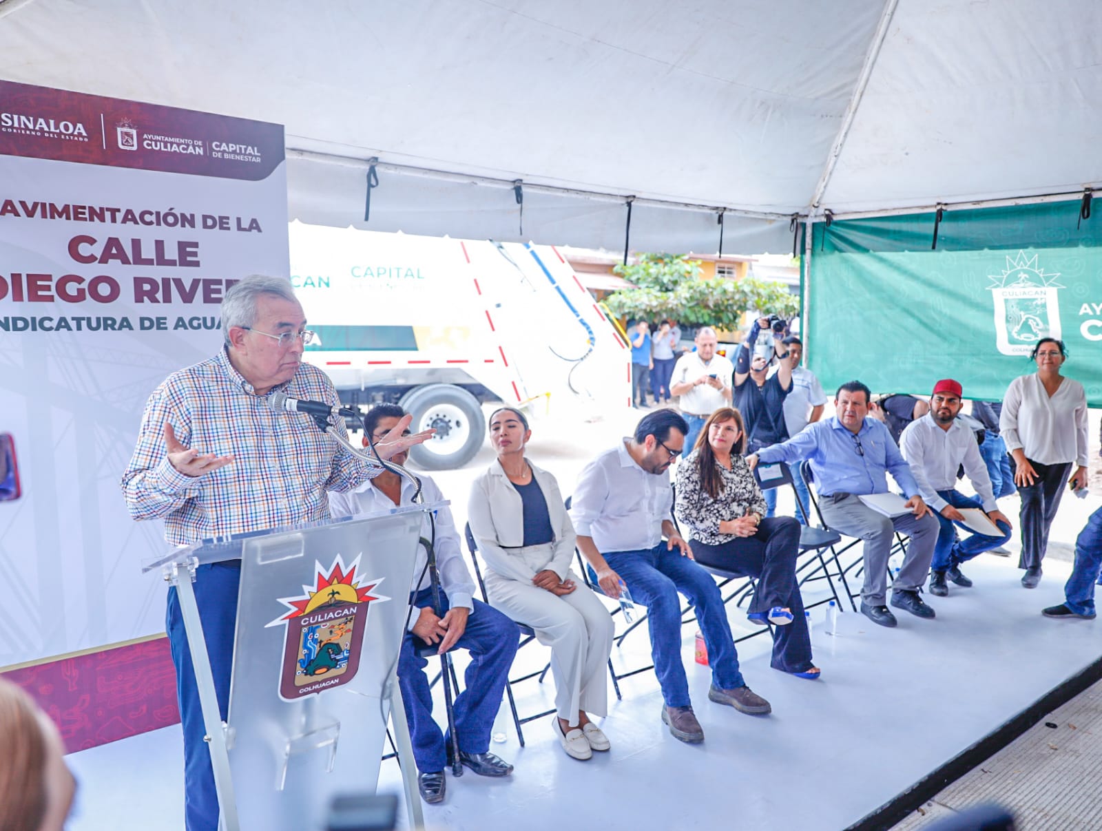 Rocha Moya y Gámez Mendívil inauguran pavimentación en Aguaruto y entregan camiones recolectores en sindicaturas