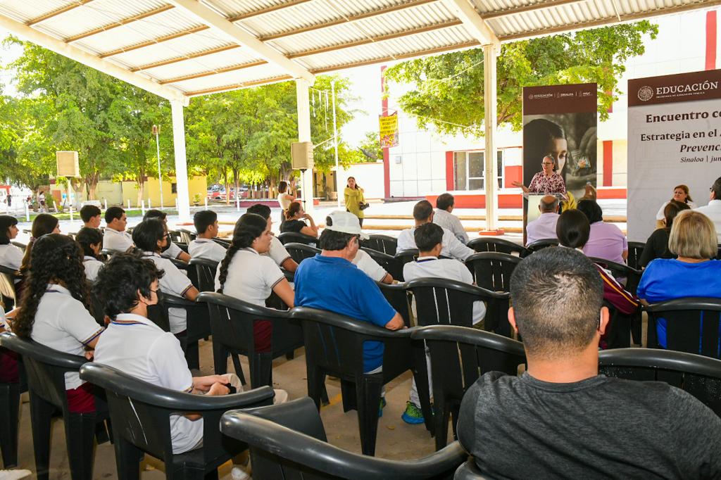 Se compromete la secretaria de Educación a recuperar plaza de intendente que se llevaron del CAM 3, en Guasave