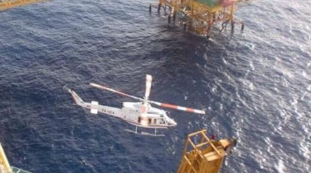 Se desploma helicóptero de Pemex en costas de Campeche; hay dos personas desaparecidas