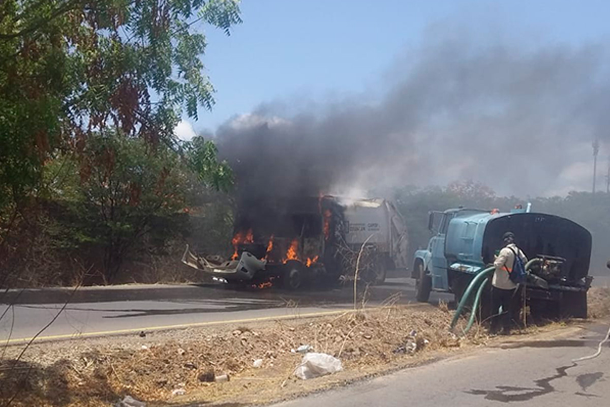 ¡Ahora el de la basura! Se incendia camión recolector en Culiacán