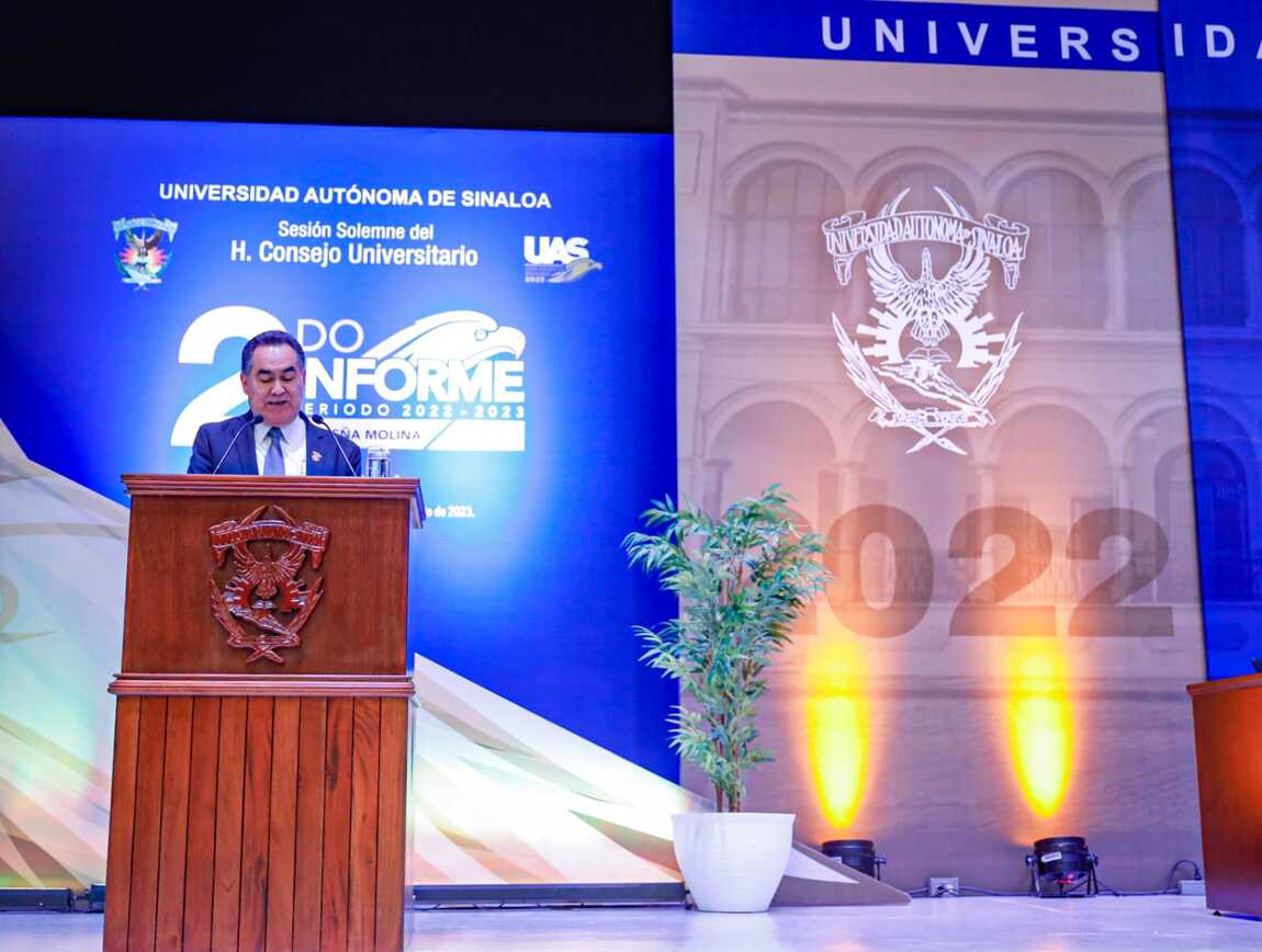 Con la ausencia del gobernador, el rector de la UAS Jesús Madueña presenta su segundo informe