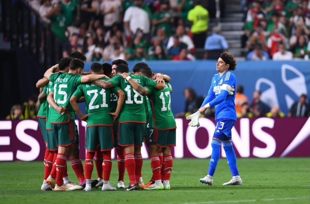Diego Laínez jugará Copa de Oro, reemplazará a Sebastián Córdova por lesión