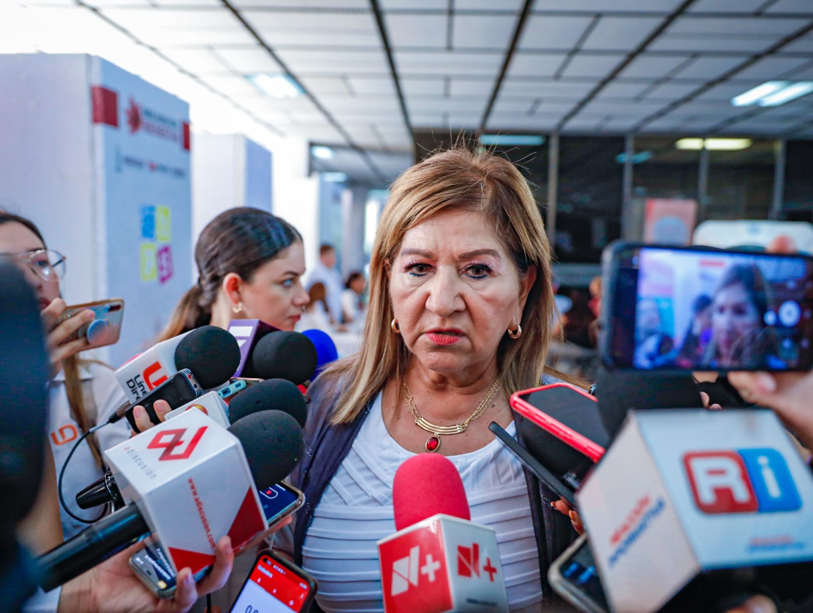 Semujeres y autoridades municipales brindaron apoyo a familia de Maricarmen, asesinada por su pareja en Sinaloa