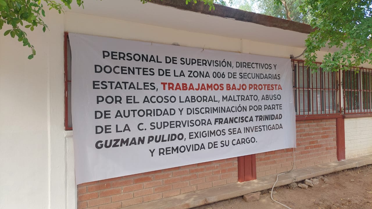 En Ahome, trabajan bajo protesta empleados de la supervisión escolar 006; exigen destitución de la supervisora