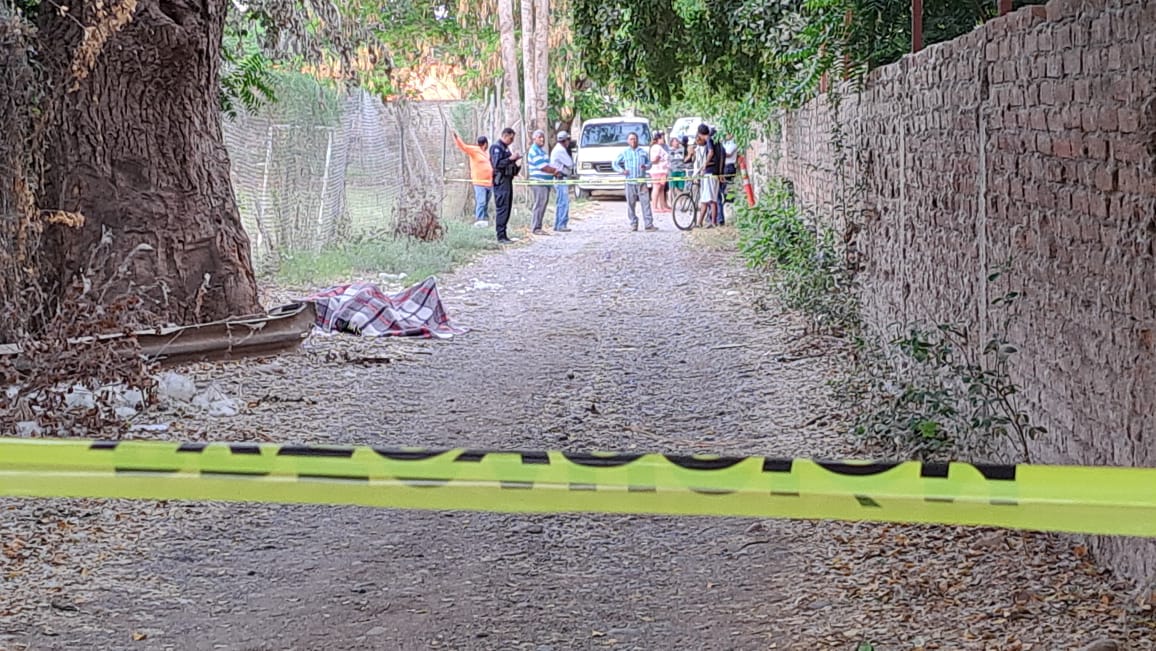 Un hombre sin vida fue localizado a un costado del estadio de beisbol de Tamazula, en Guasave