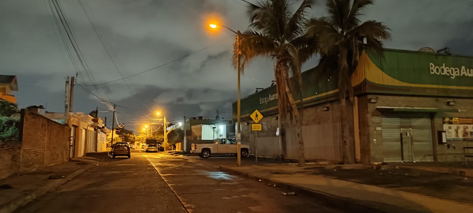 Una ligera llovizna, deja sin energía a algunas colonias y fraccionamientos de Mazatlán