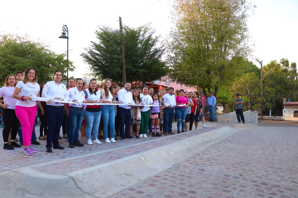 ¡Una más! Alcalde de Badiraguato entrega calle pavimentada en la cabecera municipal