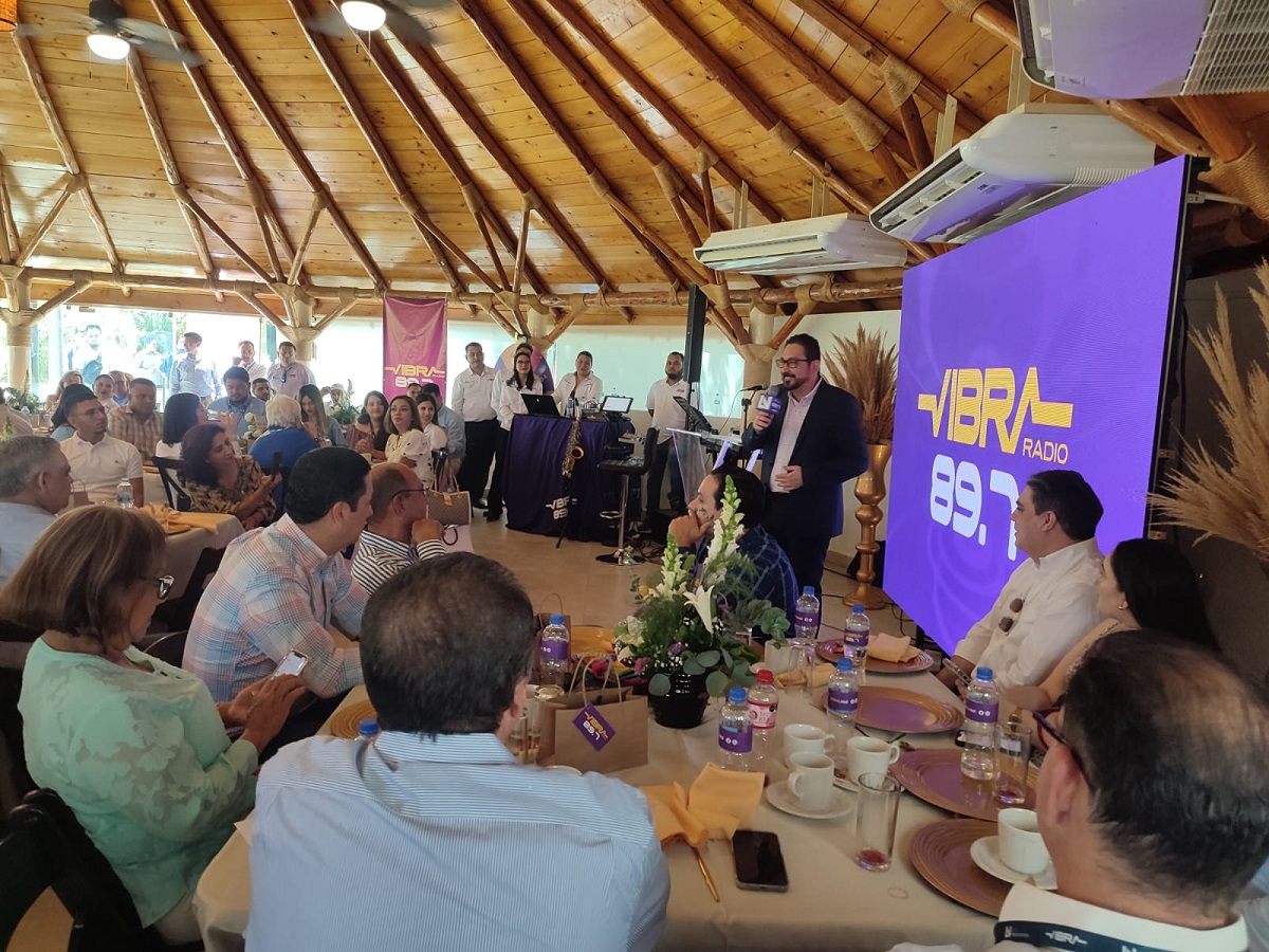 “Qué orgullo que sean guasavenses quienes son referencia de cómo hay que hacer la comunicación ahora”; felicitan a Vibra Radio