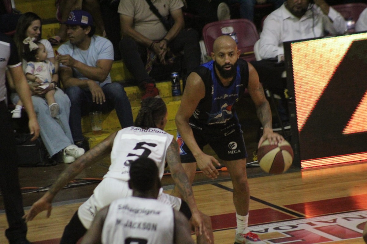 Los Astros de Jalisco dominan en Culiacán y toman ventaja en la semifinal del Cibacopa 2023
