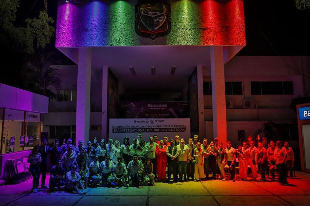El Palacio Municipal de Guasave se ilumina para visibilizar derechos de la comunidad LGBT+