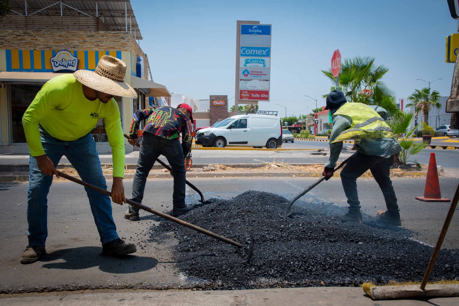 En Culiacán, construyen reductores de velocidad en Valle Alto