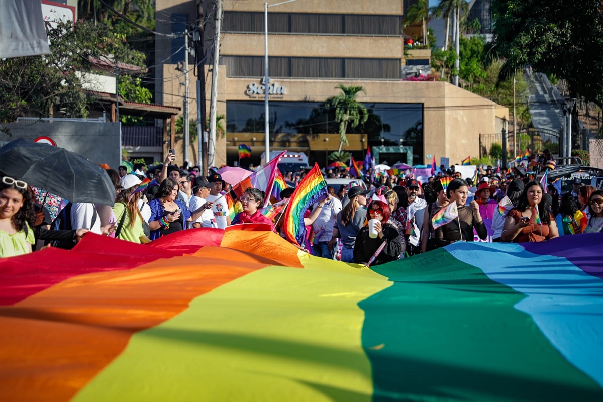 ‘Que nos vean, estamos aquí, exigimos respeto’: Décima Marcha LGBT
