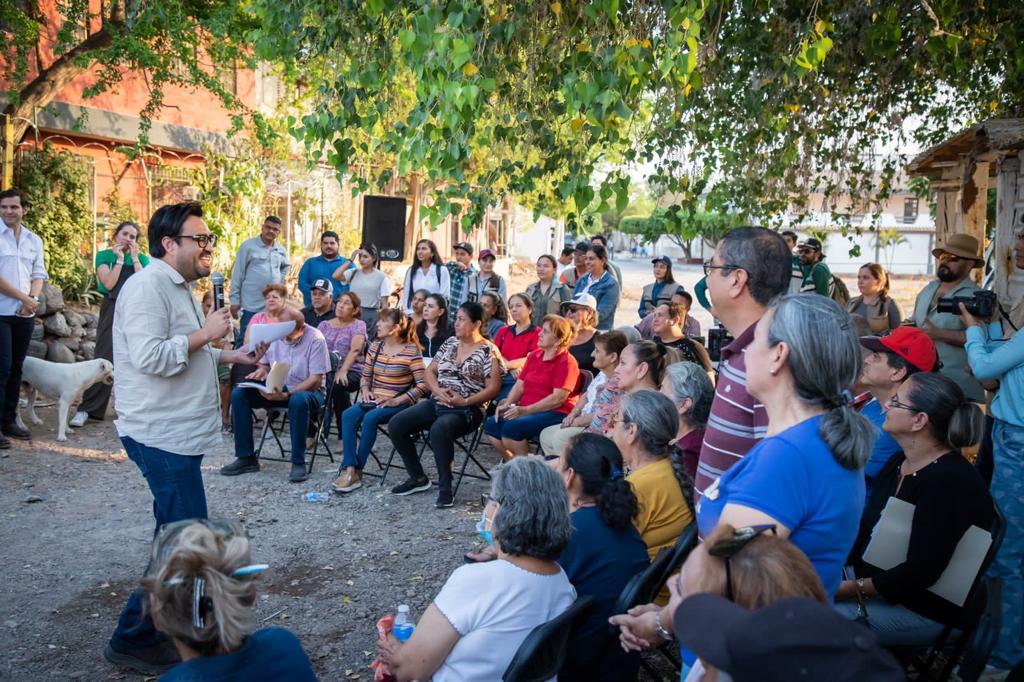 Alcalde de Culiacán compromete construcción de puente en El Palmito Viejo