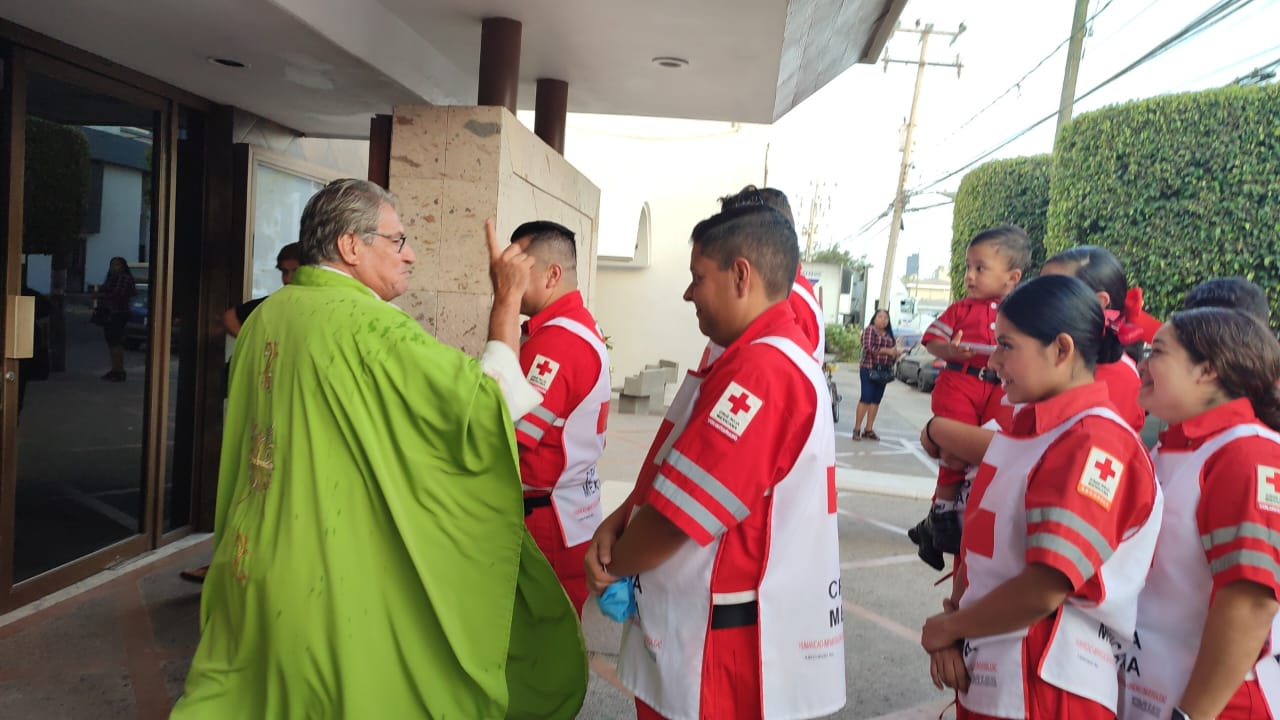 Socorristas de Mazatlán celebran su día con misa, reconocimiento y una cena