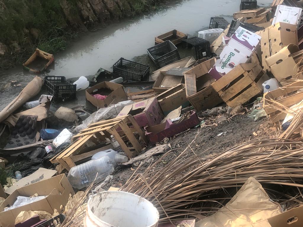 Da coraje que la gente vuelva a tirar basura en drenes y canales que ya limpiamos para evitar inundaciones: Obras Públicas