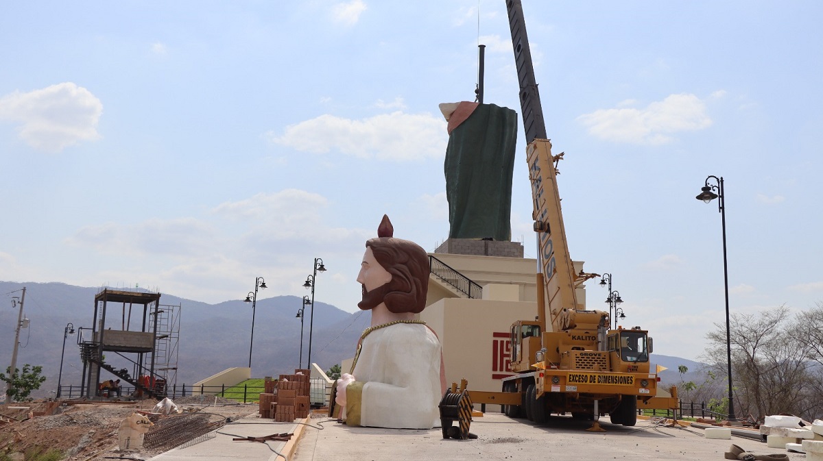 ¡Ya lo están colocando! Inicia la instalación del San Judas en Badiraguato