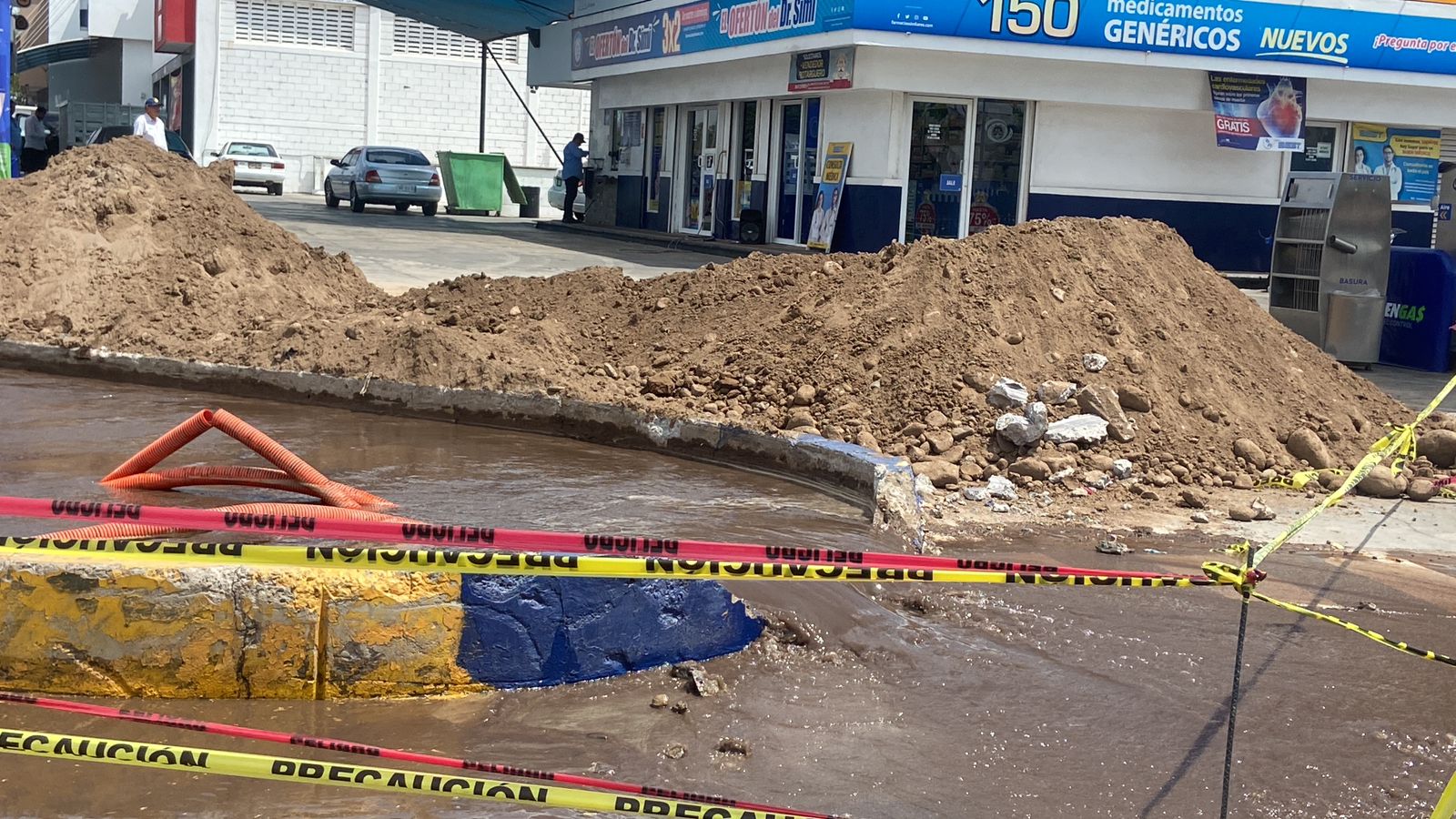 (VIDEO) ¡Tome precauciones! Se registra megafuga de agua en esta zona de Culiacán