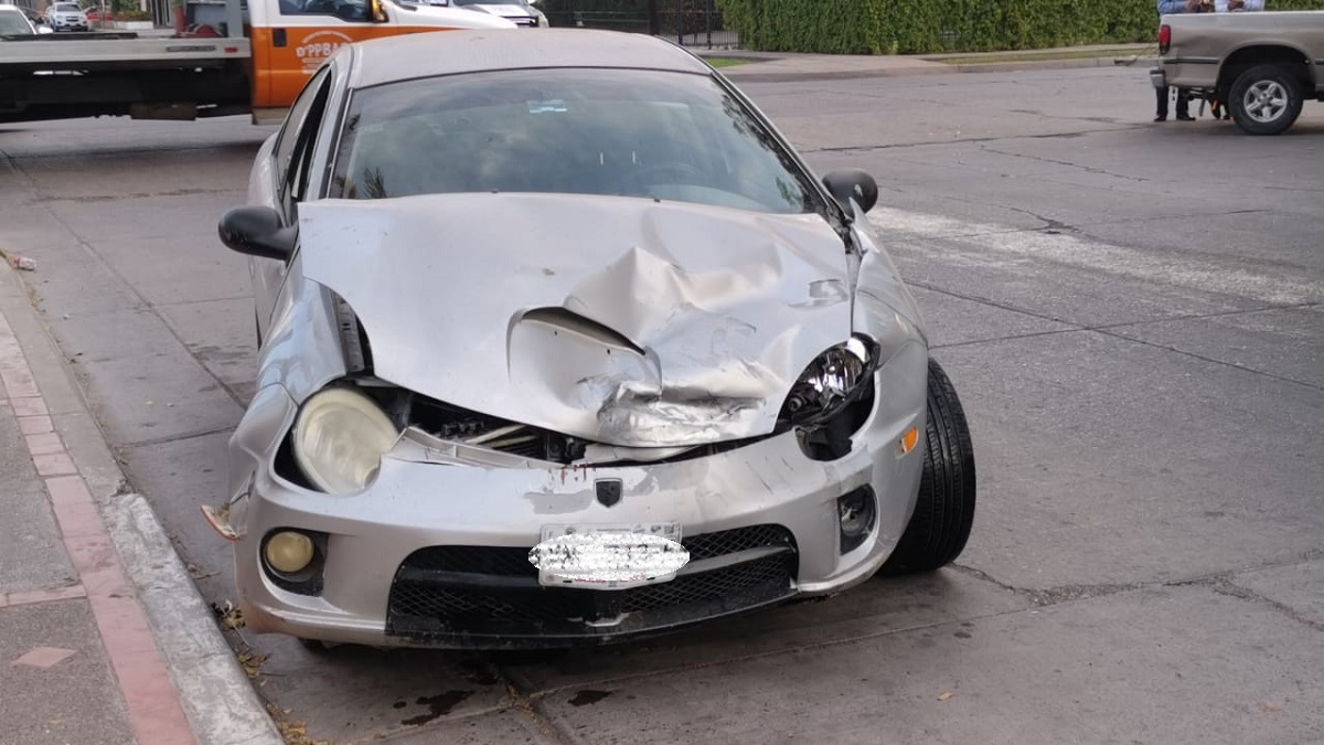 Mujer resulta lesionada tras participar en accidente vial en Los Mochis
