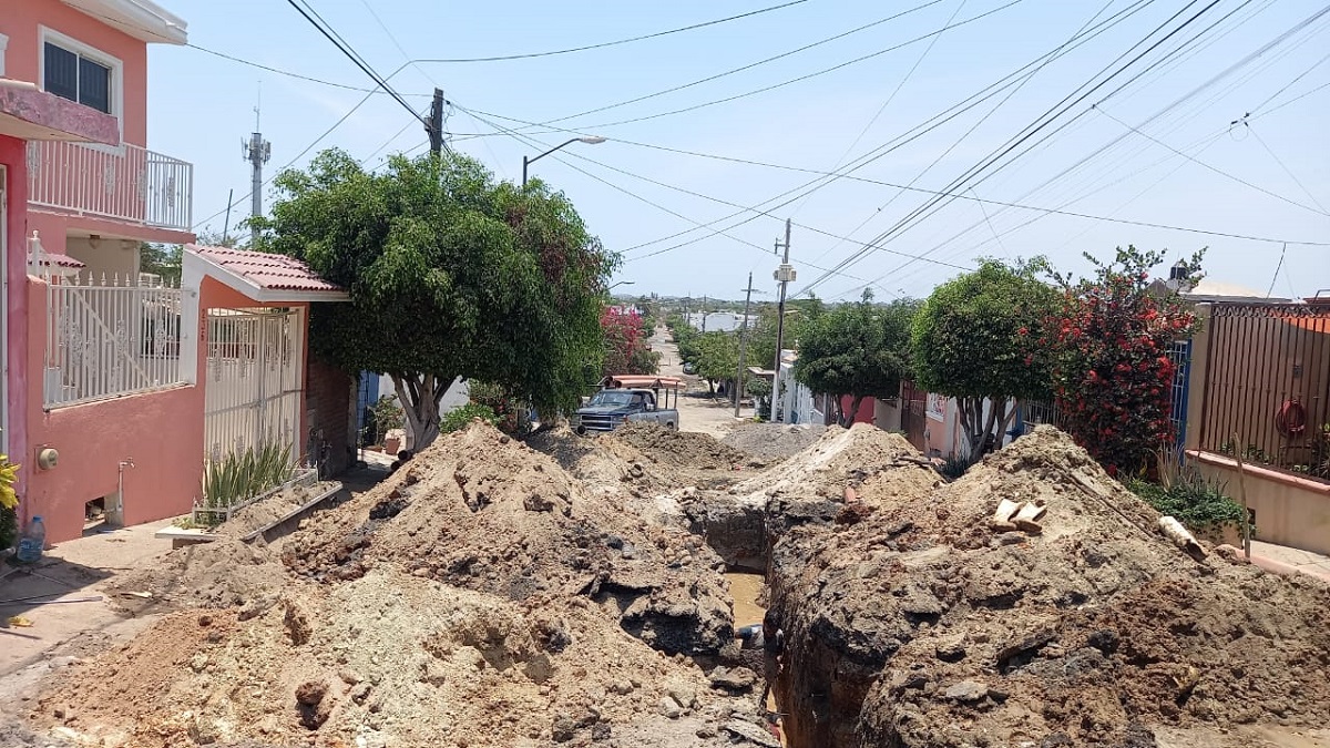 A dos semanas del compromiso, va al 55 por ciento rehabilitación de agua y drenaje en San Jorge, Mazatlán