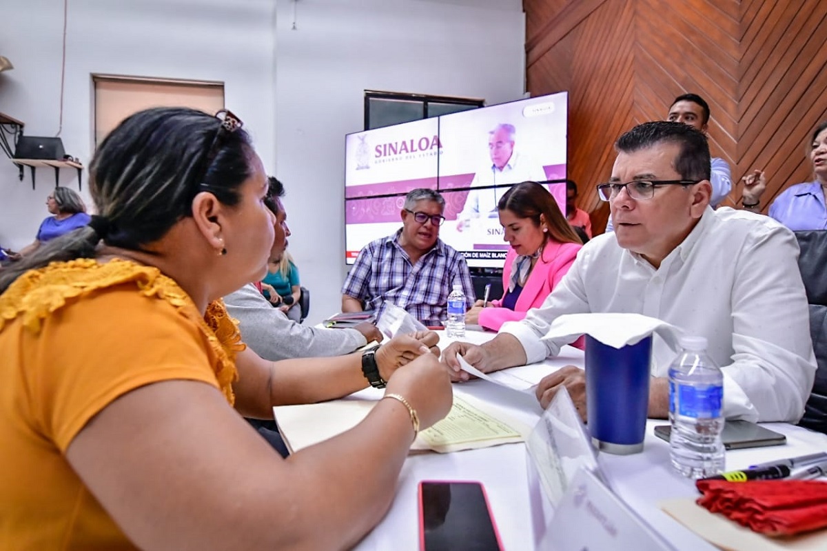 En un rato atienden a 65 ciudadanos en ‘Escuchando a la Gente’ Mazatlán, piden regularizar predios y pavimentación