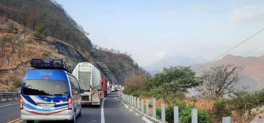 Reabren la Mazatlán-Durango tras reparación en la carretera luego de accidente