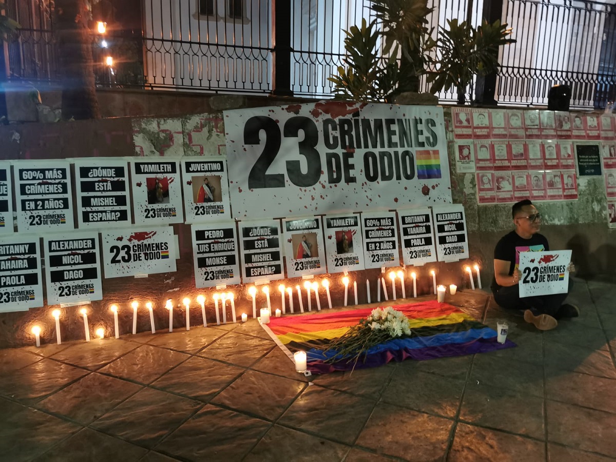 Con velada recuerdan a víctimas de crímenes de odio en el Día Mundial del Orgullo LGBT+