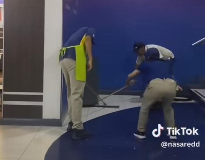 (VIDEO) “¡No mam#$!” A escobazos y pisotones atrapan una rata en cine de Mazatlán; cinéfilos videograban el momento