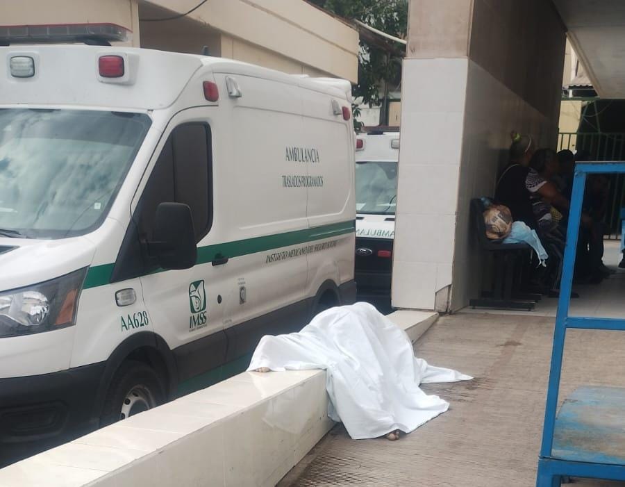 ¡Le marcan el número 420 con arma blanca! Abandonan cadáver de un hombre en el IMSS de Costa Rica, Culiacán