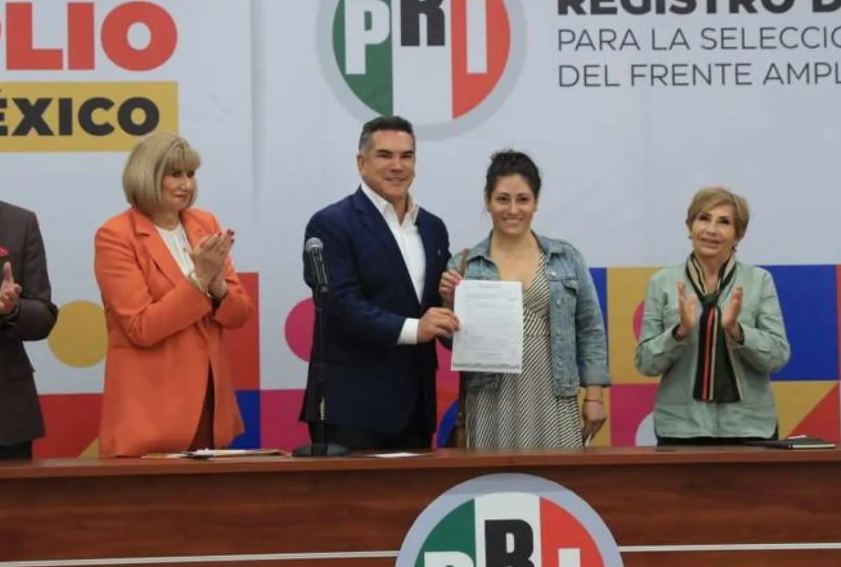 “Tal vez no soy experta en nada…”: Standupera Adriana Delarbre se registra en el Frente Amplio por México