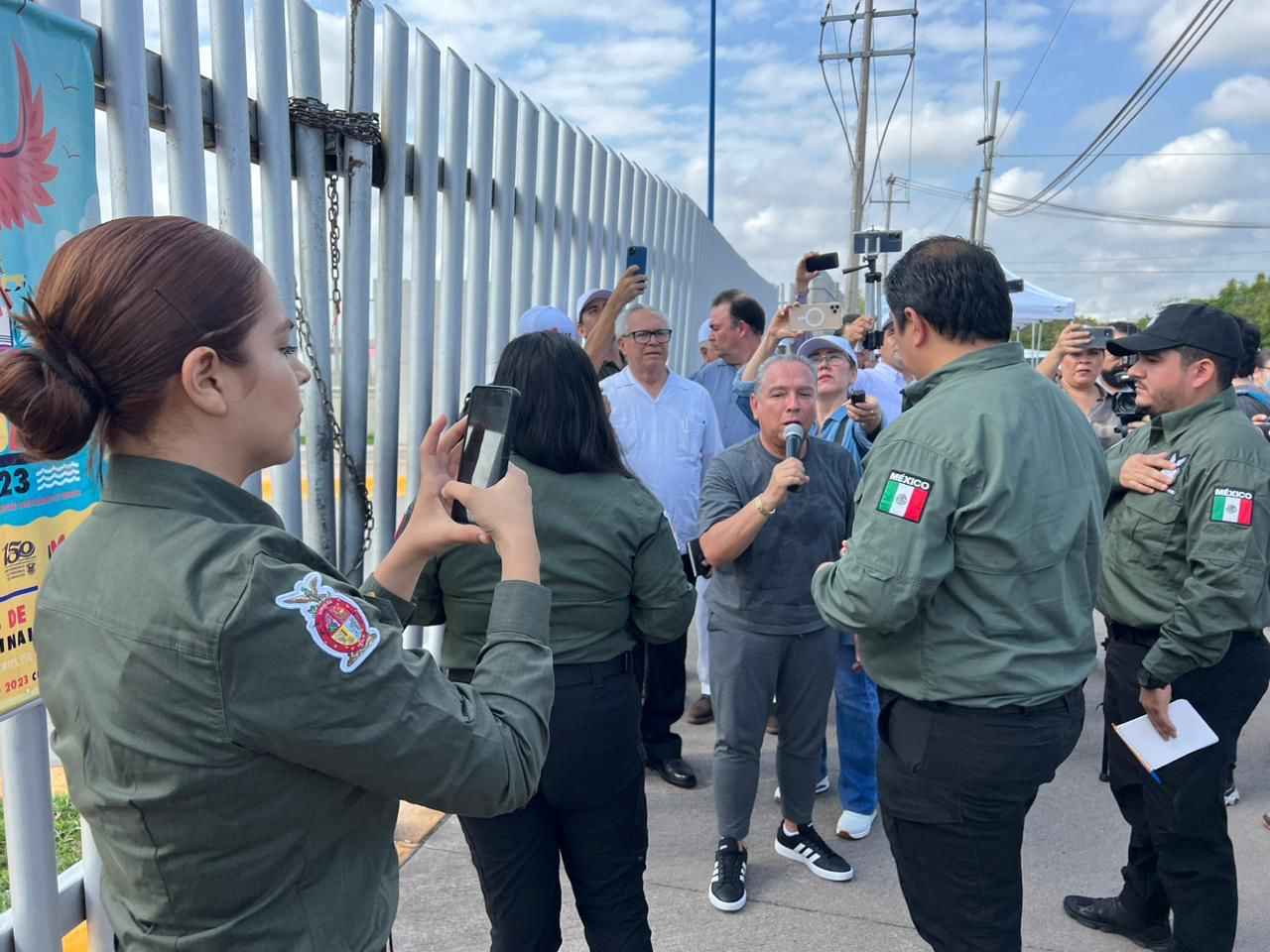 (VIDEO) ¡Regresarán! Agentes de FGE volverán en 4 horas a realizar cateo a la UAS; tienen autorización para reventar candados