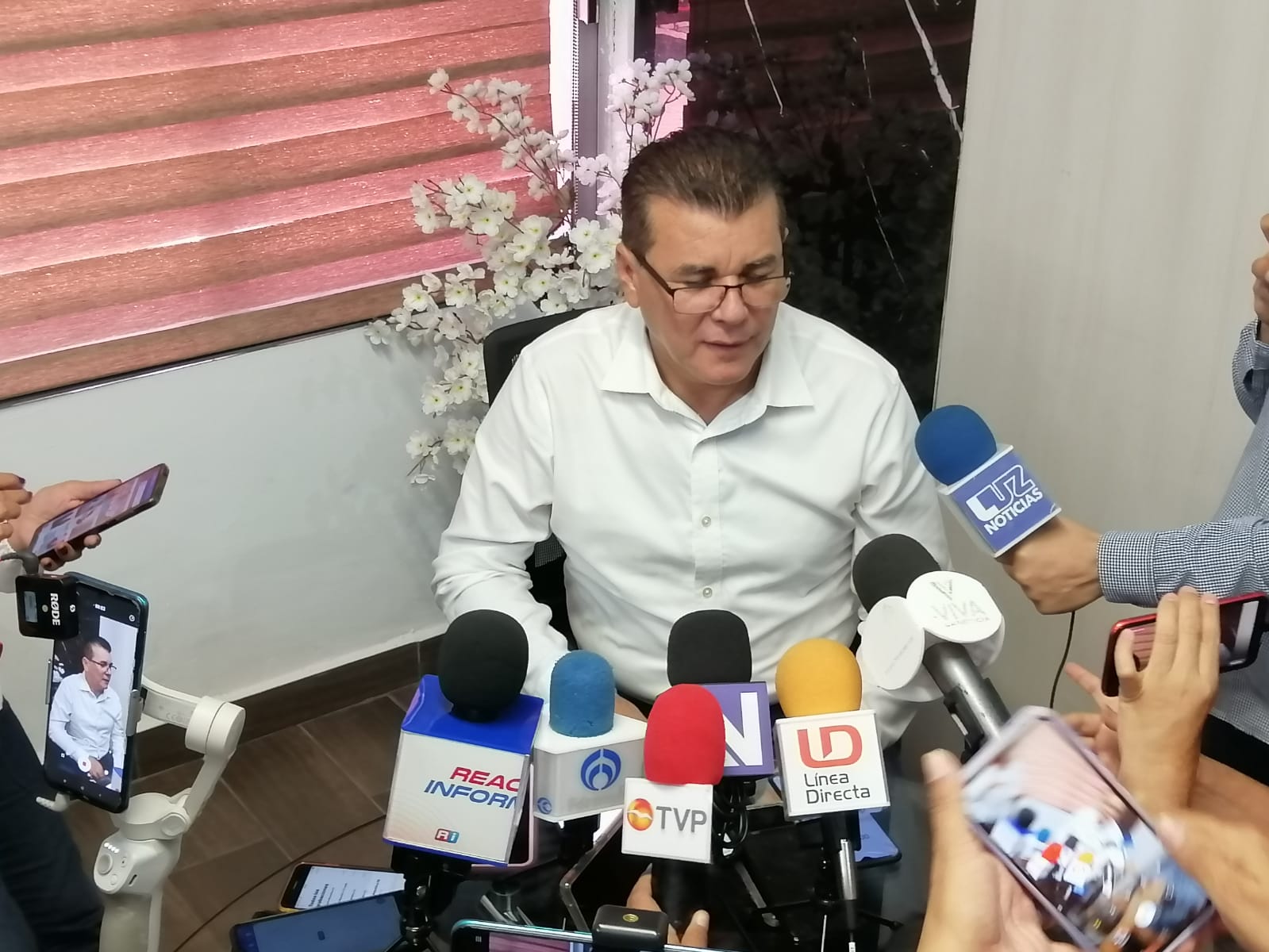 “Es una campaña para golpearme”: Alcalde de Mazatlán reviró de nuevo contra el cártel jurídico