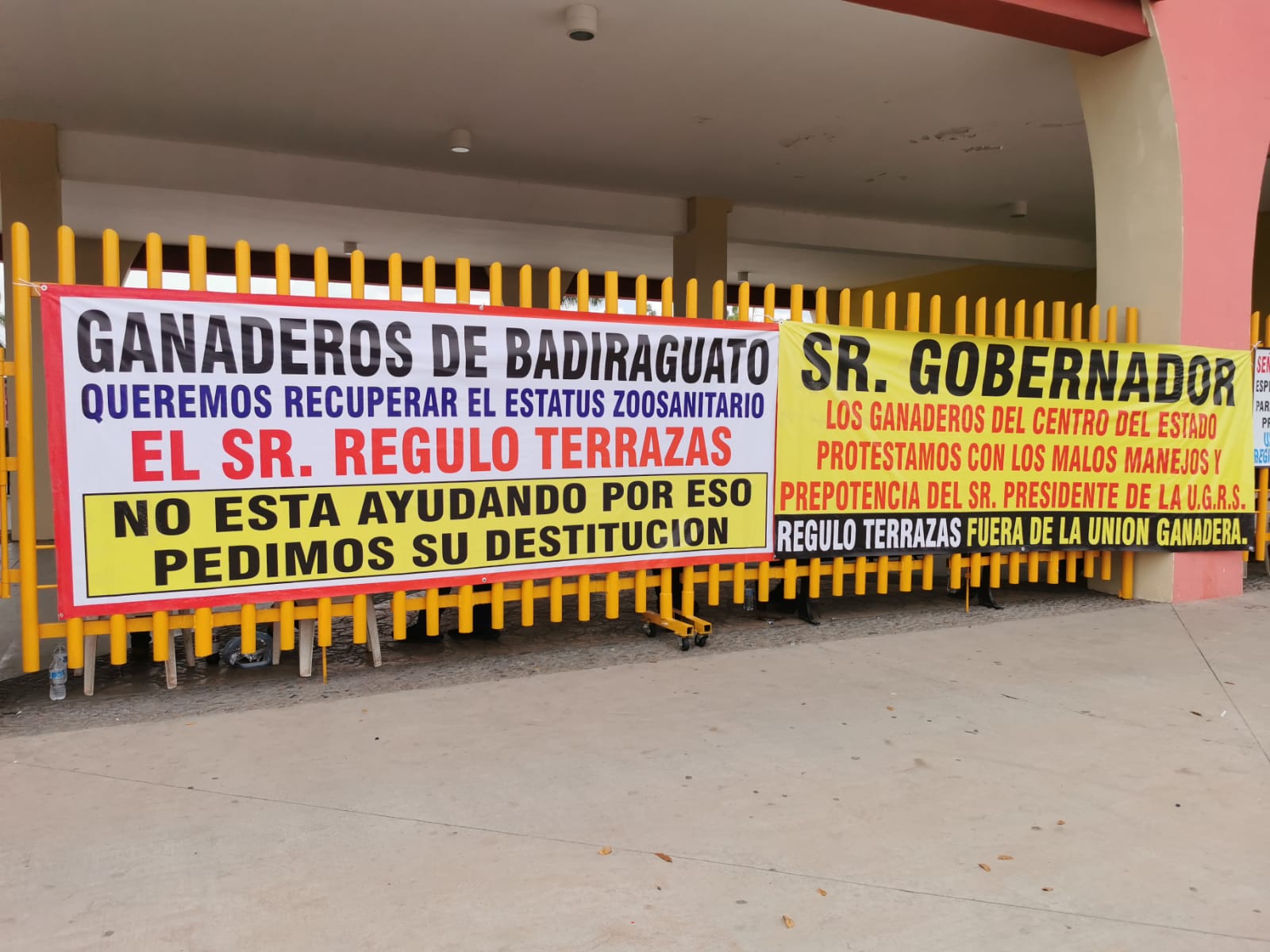 Con plantón en la URGS exige Consejo de Vigilancia la destitución de Régulo Terraza; piden apoyo al gobernador