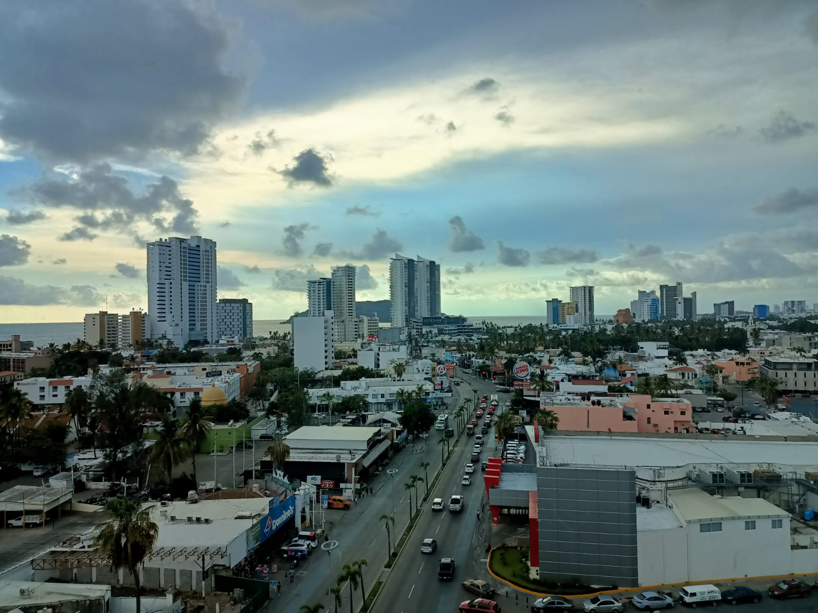 ¡Ahí viene el agua! Avizoran lluvias fuertes para Mazatlán la tarde noche de este domingo