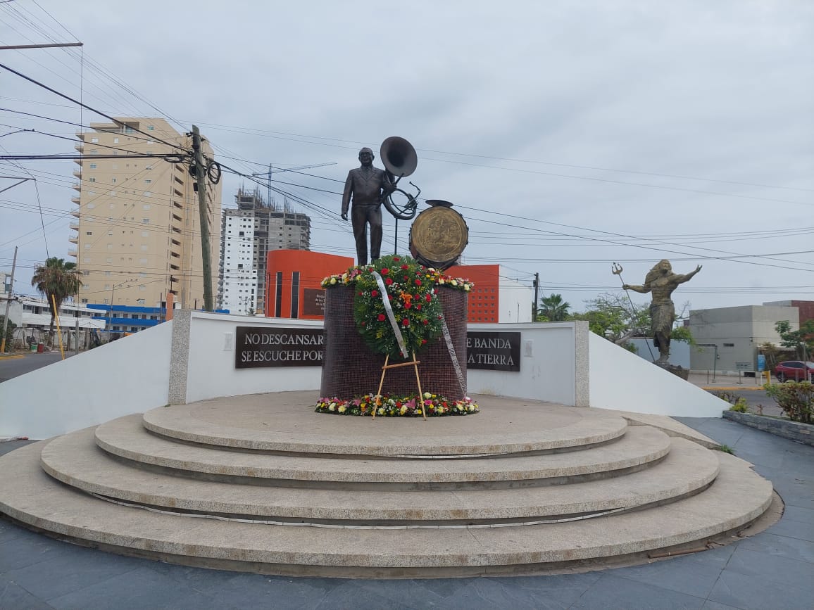 Celebran por primera vez el Día de la Banda Sinaloense con ofrenda en honor a Don Cruz Lizárraga