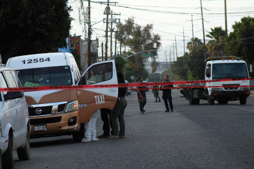 Por no hacer parada, chofer de transporte público es atacado a balazos, en Tijuana