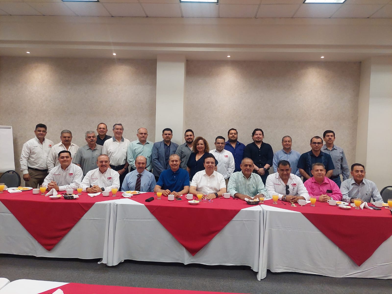 ¡De manteles largos! Colegio de Ingenieros Civiles de Los Mochis AC, celebra su día con un desayuno y convivio