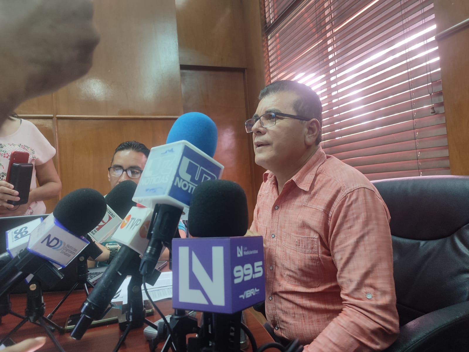 Se harta Édgar González de apagones en Mazatlán y sus daños; llama a la CFE a resolver