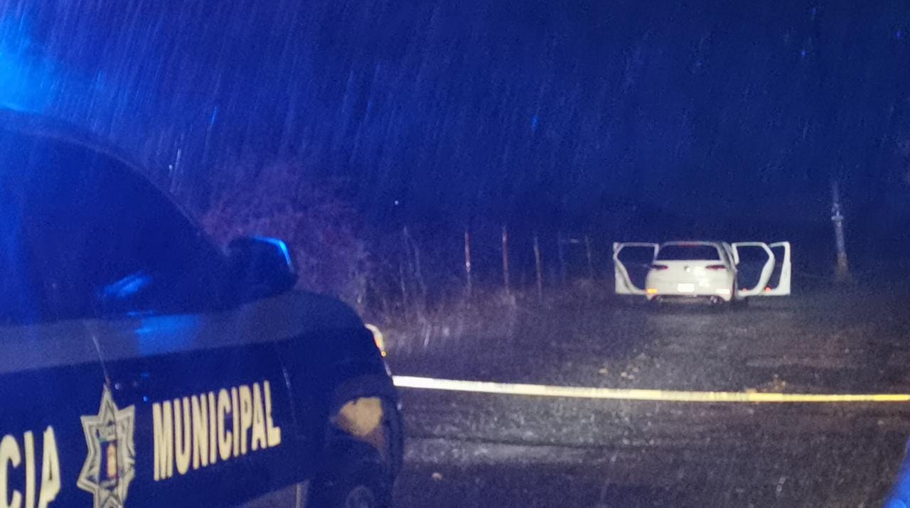 Ejecutado a balazos y a bordo de un automóvil encuentran a un joven al sur de Culiacán