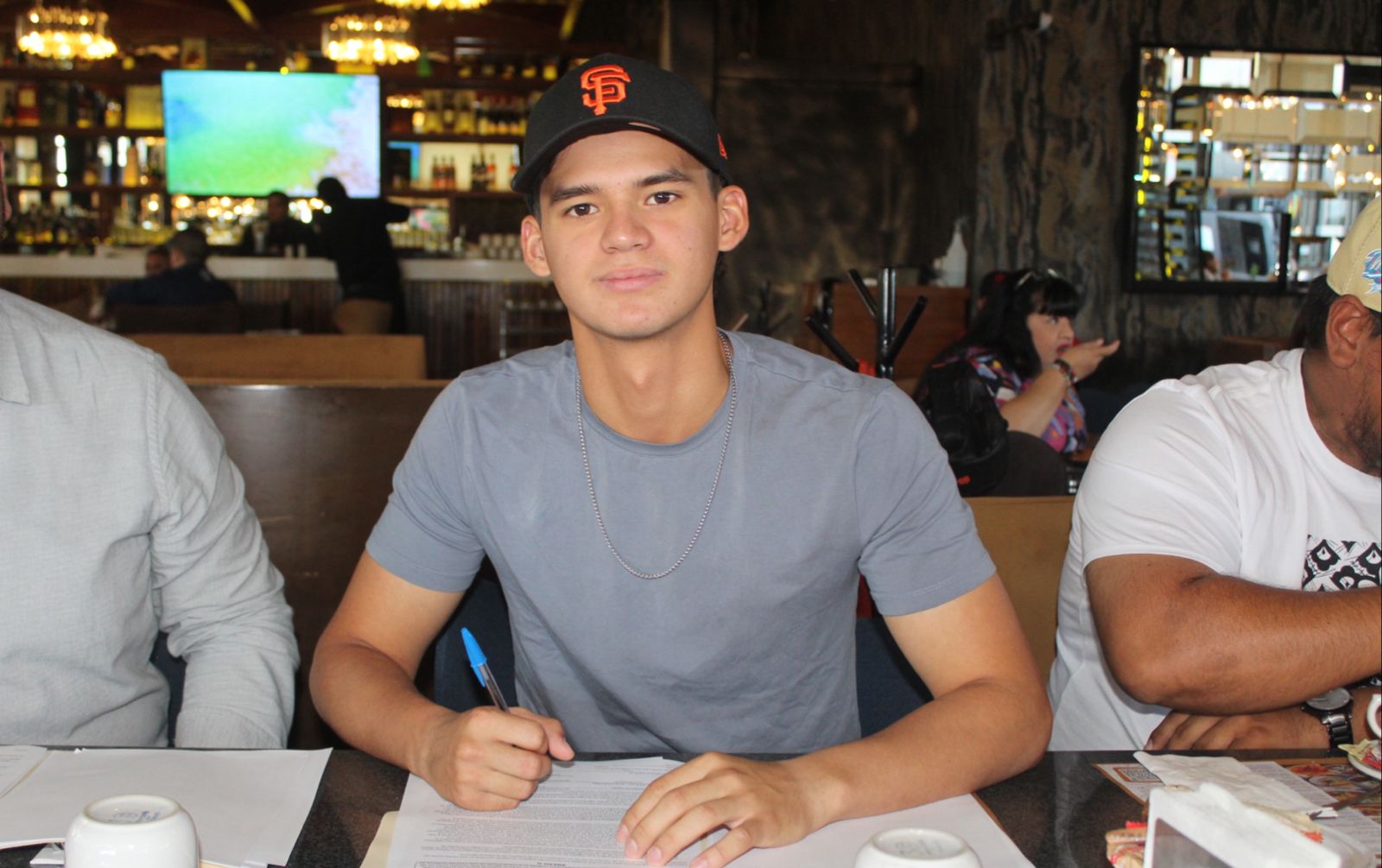 El sinaloense José Carlo Meza es firmado por los Gigantes de San Francisco
