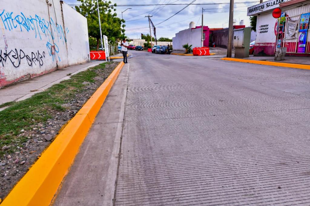 En menos de tres meses, vecinos de Colinas del Real estrenan calle pavimentada