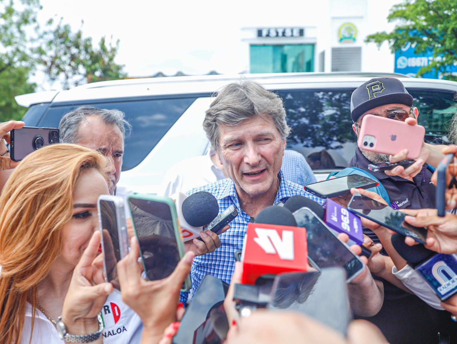 “Hay que construir con lo bueno del pasado y de lo que sirve de hoy”; Enrique de la Madrid visita Culiacán