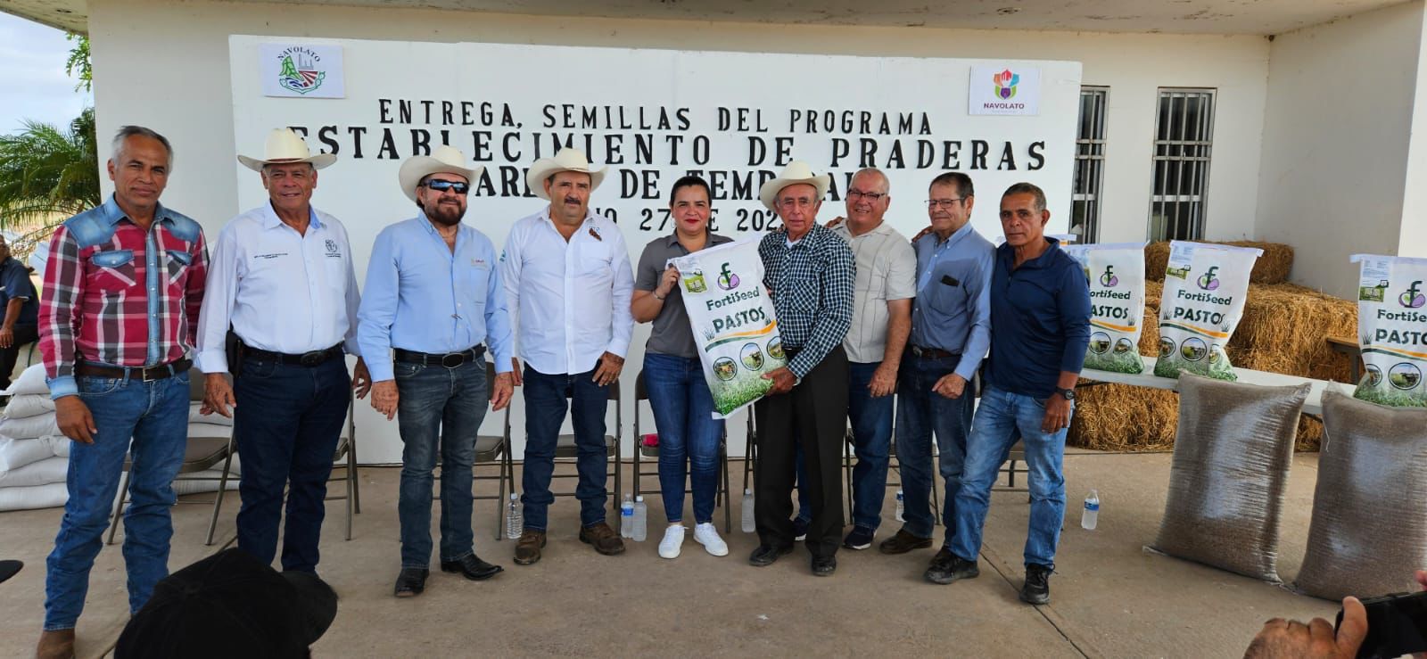 Entregan semillas a ganaderos de Navolato del programa “Establecimiento de Praderas”