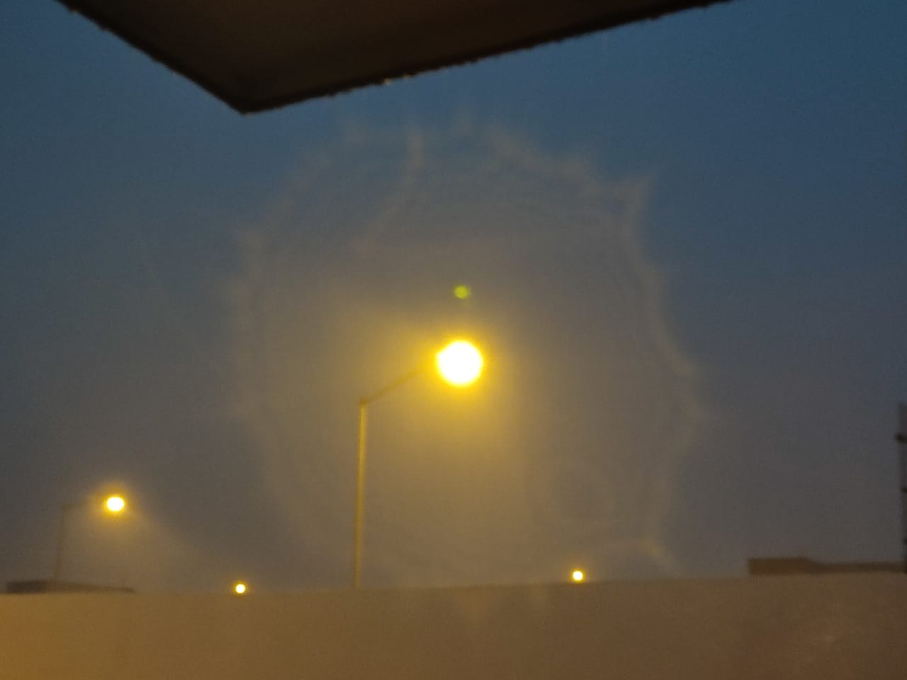 Fuerte lluvia y relámpagos despiertan a los mazatlecos la madrugada de este jueves