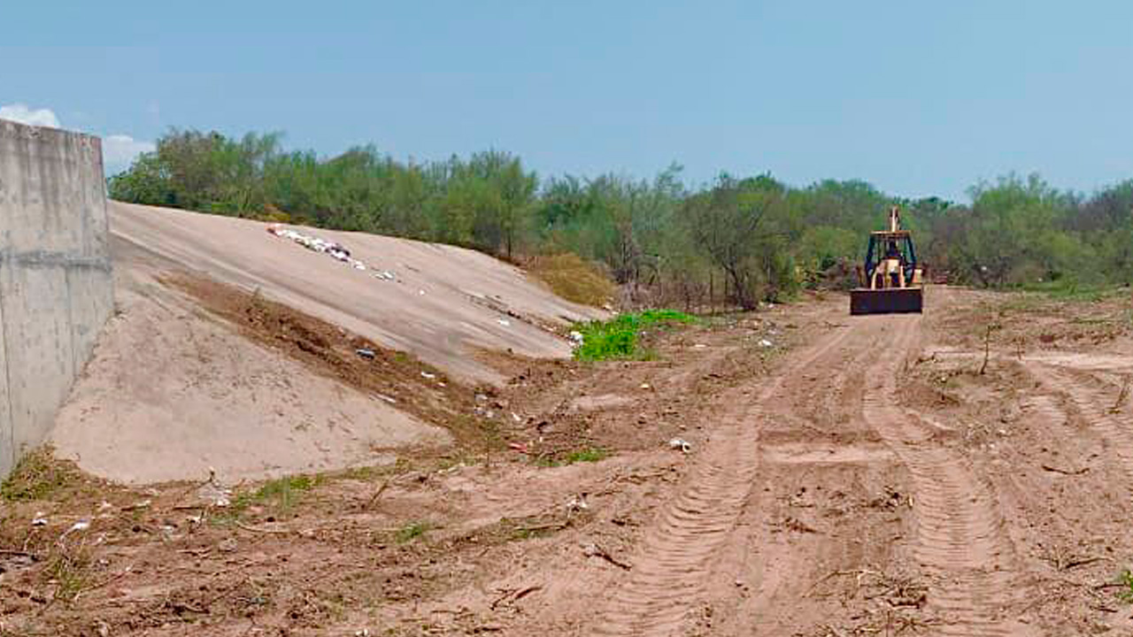 Gobierno El Fuerte realiza limpieza en puente de Sibajahui