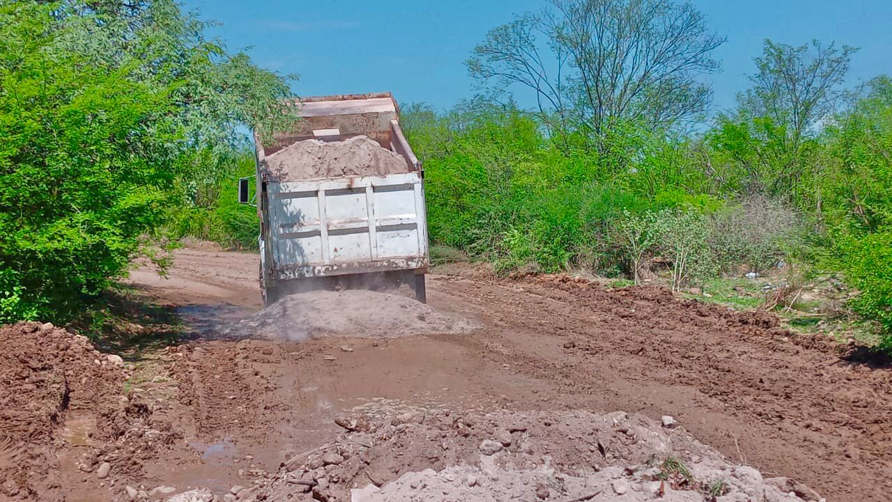 Gobierno de El Fuerte trabaja en rehabilitación y limpieza de caminos