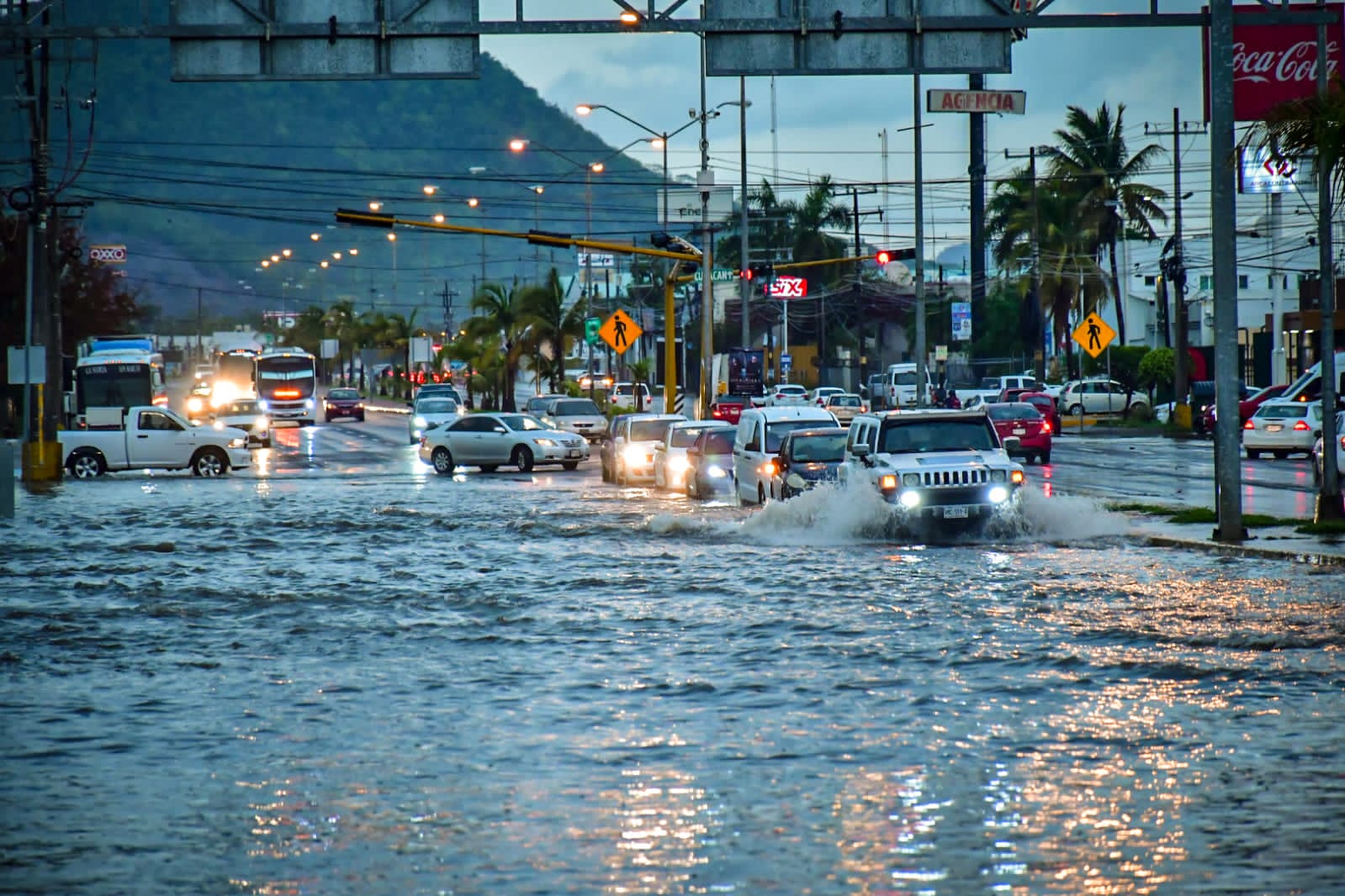 Huracán “Priscilla” dejará lluvias moderadas y oleaje elevado en el sur del estado: Meteorólogo