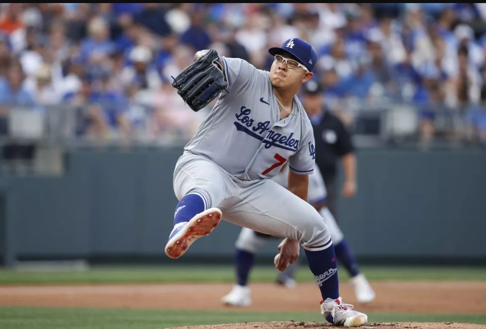 Julio Urías domina y triunfa con los Dodgers de Los Ángeles
