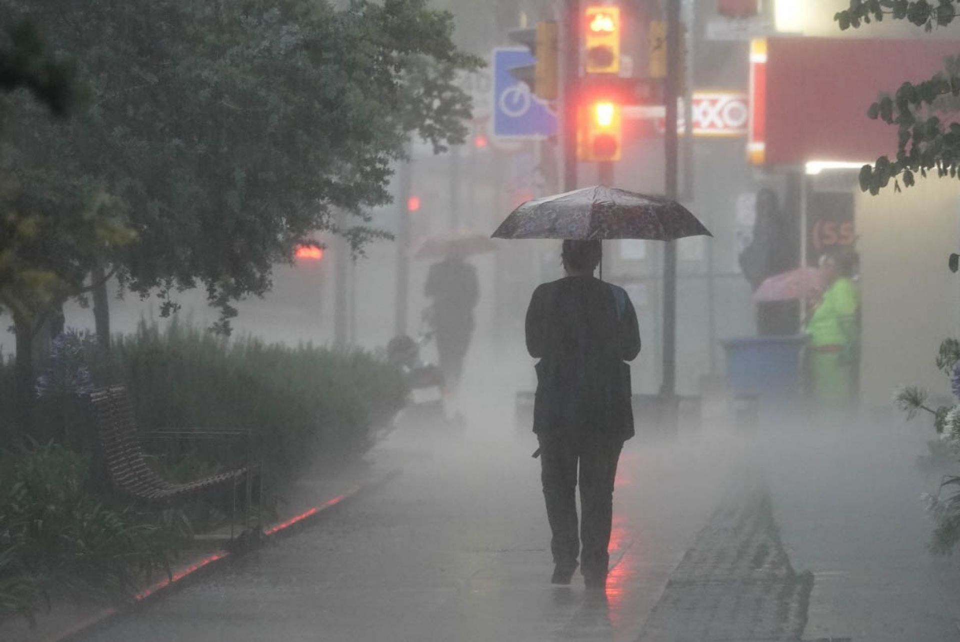 Vigilan ciclón tropical sobre el Océano Pacífico; se prevén lluvias fuertes en 10 estados