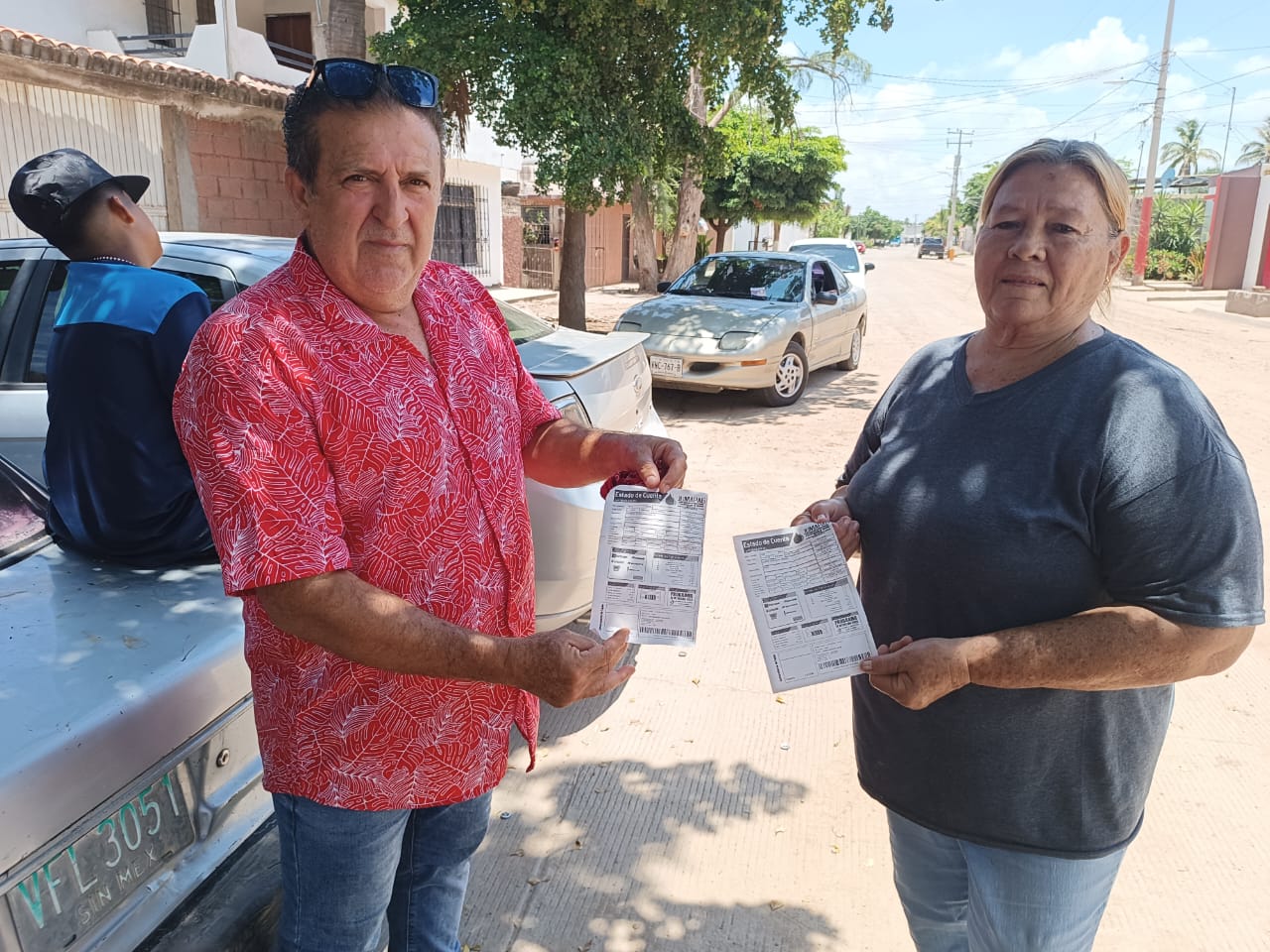¡Juntarán firmas! Les llega el cobro de agua pero no tienen servicio, vecinos exigen condonación en Guasave